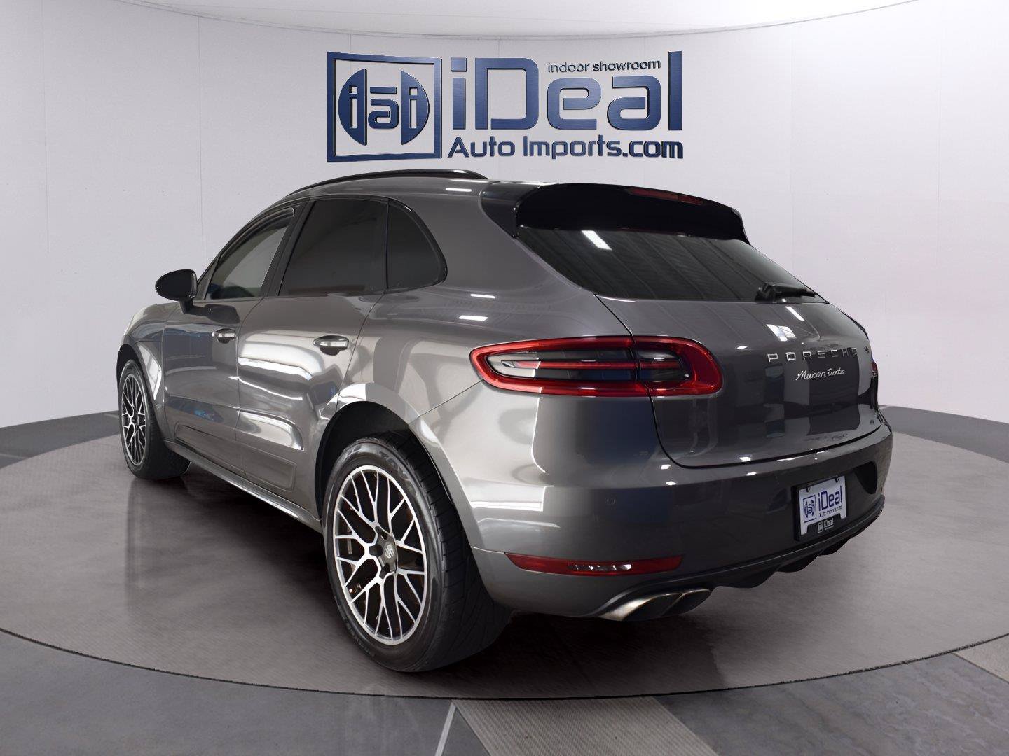Used 2017 Porsche Macan Turbo AWD/4WD image 2