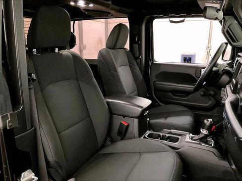 Used 2023 Jeep Wrangler Sport AWD/4WD image 7