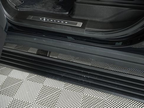 Used 2025 Cadillac Escalade V w/ LPO, ONYX Package image 19