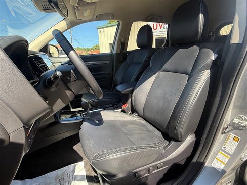 Used 2020 Mitsubishi Outlander FWD image 18