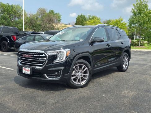 Certified 2022 GMC Terrain SLT w/ Tech Package AWD/4WD image 2