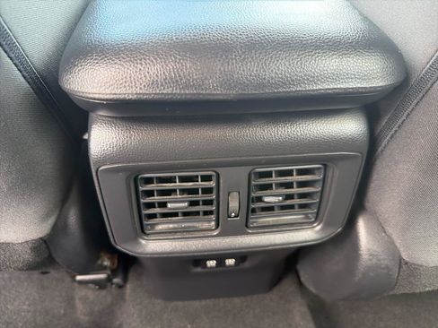 Used 2020 Toyota RAV4 XLE w/ Carpet Mat Package AWD/4WD image 20