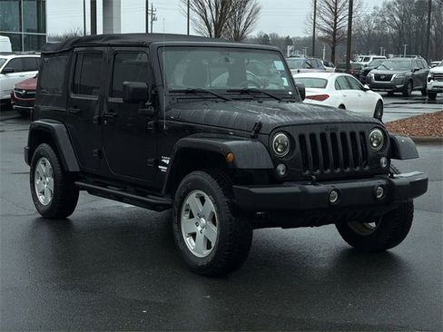 Used 2015 Jeep Wrangler Unlimited Sahara image 15