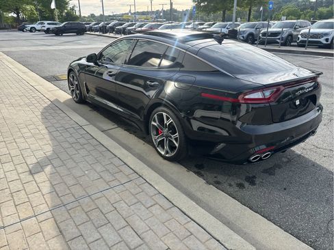 Used 2018 Kia Stinger GT1 image 5