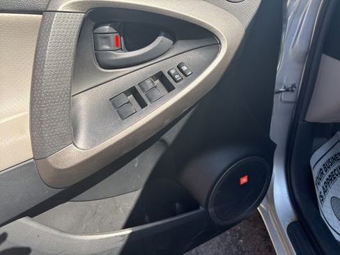 Used 2009 Toyota RAV4 Limited image 9