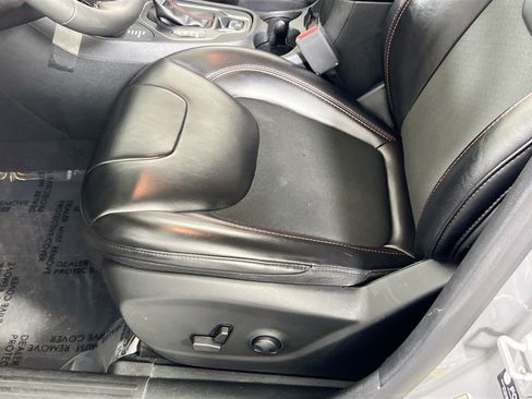 Used 2022 Jeep Cherokee Trailhawk AWD/4WD image 18