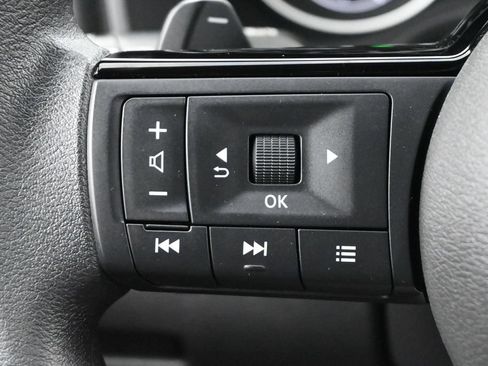 Used 2023 Nissan Rogue SV FWD image 6