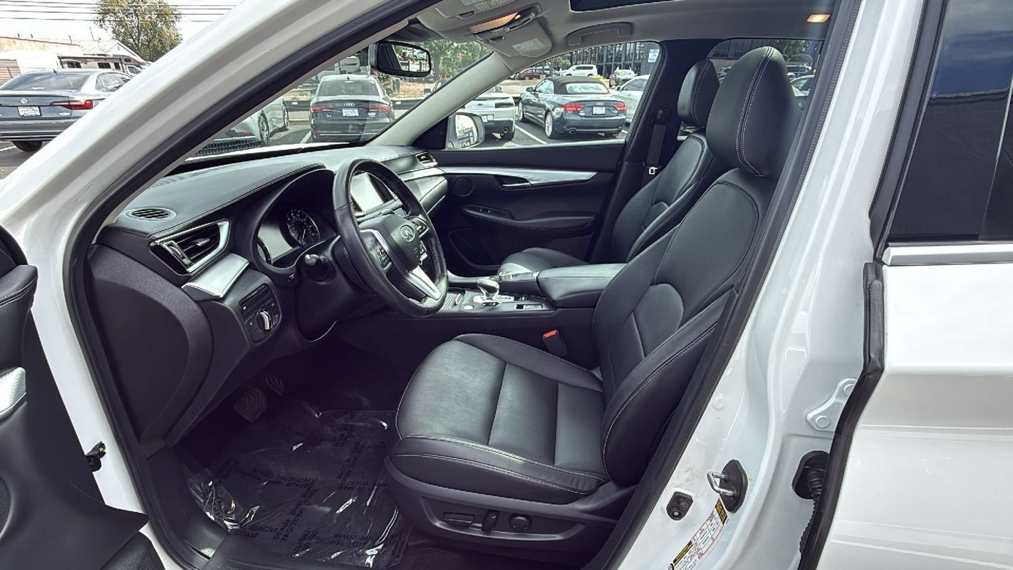 Used 2019 INFINITI QX50 Luxe w/ Navigation Package AWD/4WD image 10