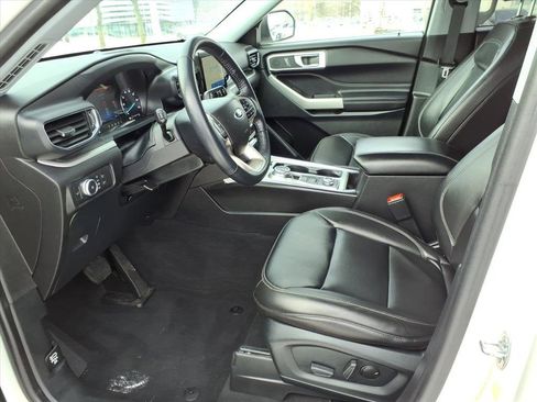 Used 2022 Ford Explorer XLT w/ Equipment Group 202A image 10