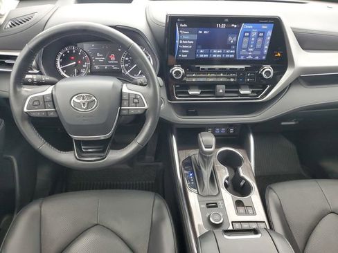 Used 2022 Toyota Highlander Platinum AWD/4WD image 18