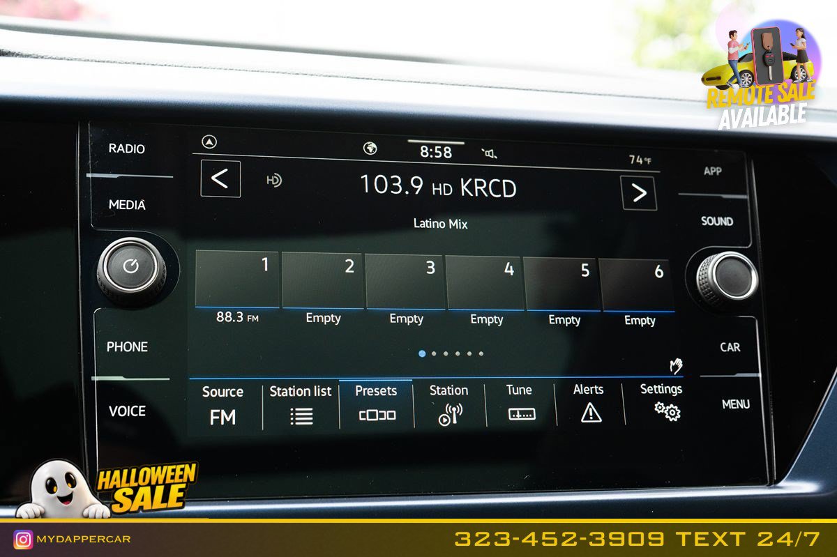 Used 2023 Volkswagen Taos SE w/ Panoramic Sunroof Package FWD image 31