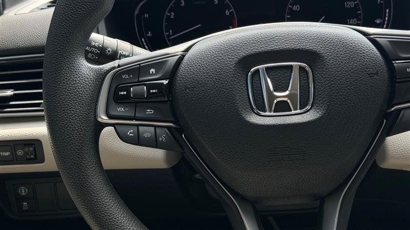 Used 2018 Honda Accord EX image 30