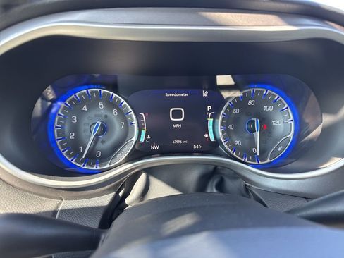 Used 2024 Chrysler Pacifica Touring-L FWD image 28