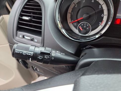 Used 2016 Dodge Grand Caravan SXT w/ Rear Park Assist Package FWD image 24