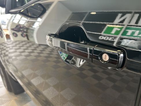 Used 2025 Nissan Frontier SV image 10