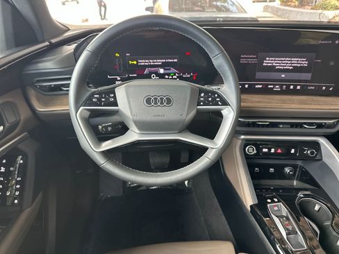 Used 2025 Audi Q5 Premium Plus w/ Premium Plus AWD/4WD image 14