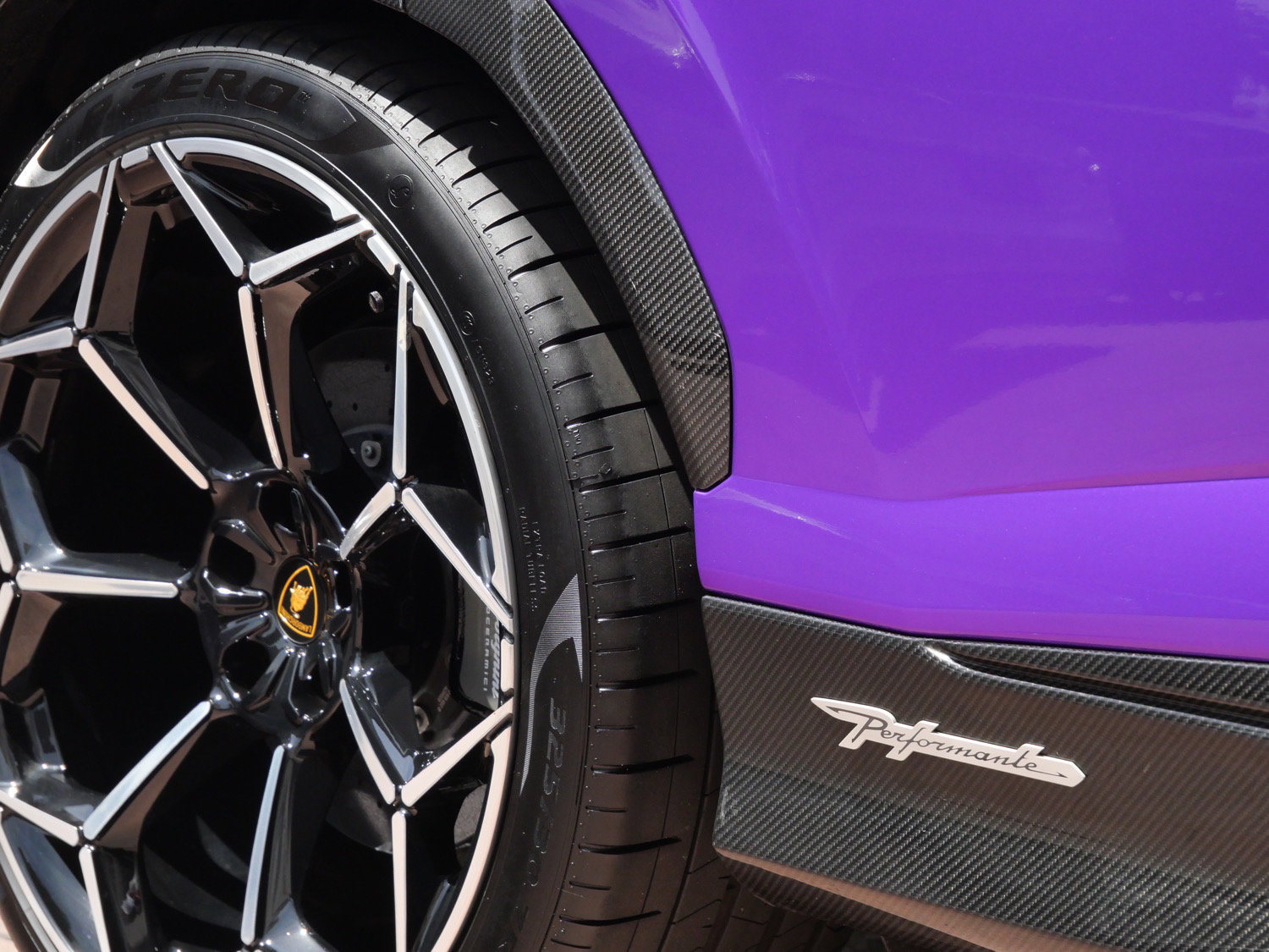 Used 2024 Lamborghini Urus Performante AWD/4WD image 16