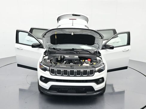 Used 2025 Jeep Compass Latitude AWD/4WD image 43