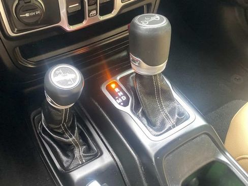 Used 2018 Jeep Wrangler Unlimited Sahara AWD/4WD image 30