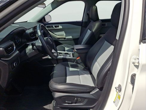 Certified 2023 Ford Explorer XLT w/ Equipment Group 202A AWD/4WD image 13