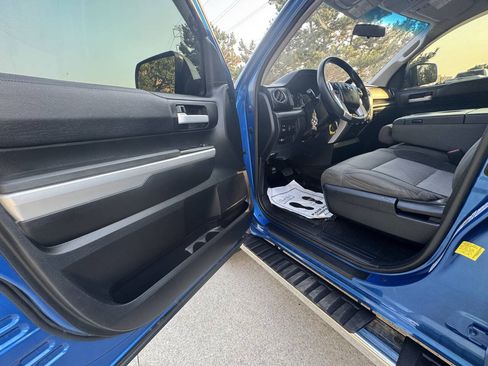 Used 2017 Toyota Tundra SR5 AWD/4WD image 11