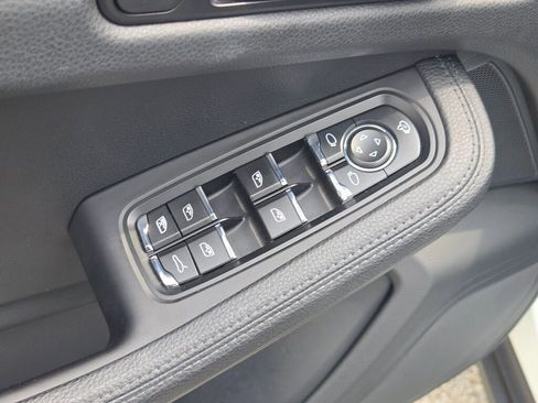 Used 2024 Porsche Macan AWD/4WD image 21