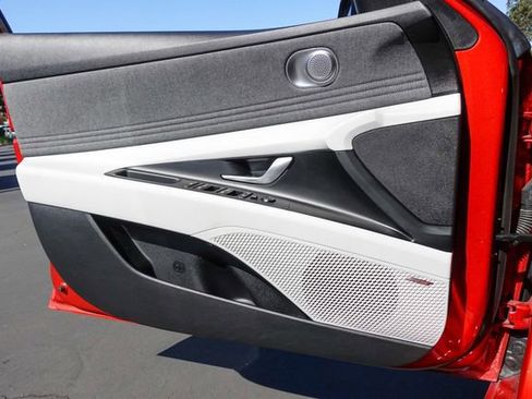 Used 2021 Hyundai Elantra Limited image 23