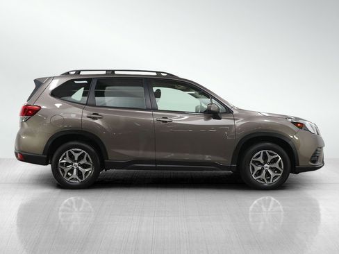 Used 2023 Subaru Forester Premium AWD/4WD image 6