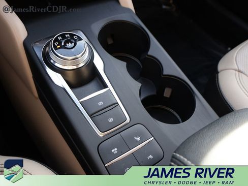 Used 2020 Ford Escape Titanium image 40