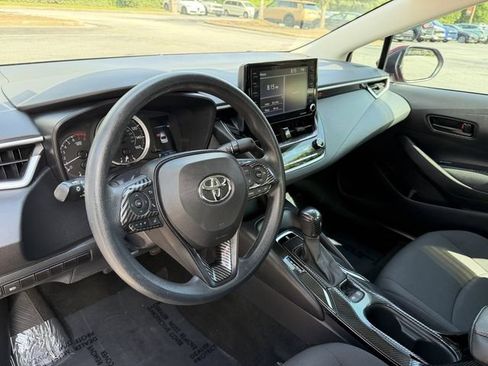 Used 2022 Toyota Corolla LE FWD image 12