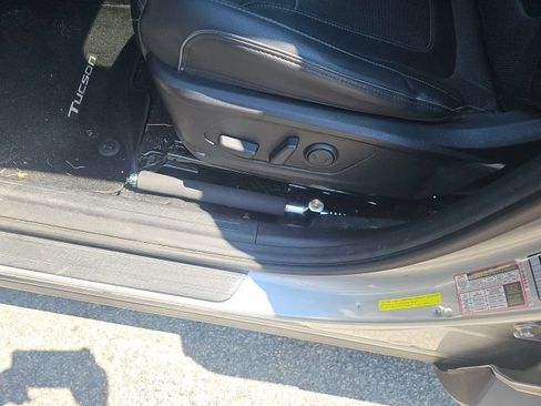 Used 2022 Hyundai Tucson SEL w/ Convenience + Premium Package FWD image 30