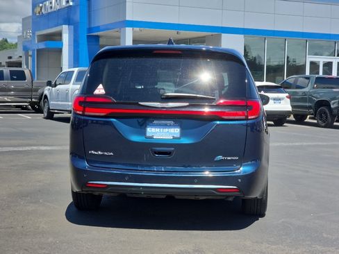 Used 2023 Chrysler Pacifica Limited FWD image 8