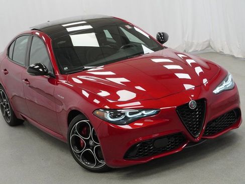 Used 2024 Alfa Romeo Giulia Veloce image 9