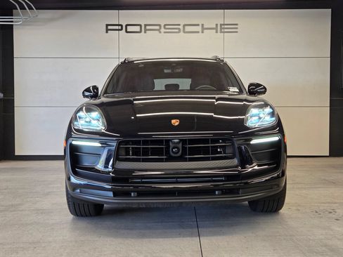 Certified 2025 Porsche Macan AWD/4WD image 28