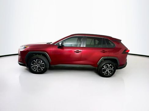 Used 2021 Toyota RAV4 LE image 4