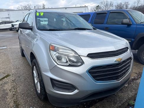 Used 2017 Chevrolet Equinox L image 2