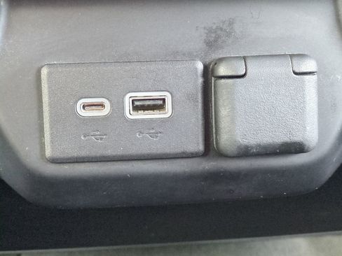 Used 2022 Chevrolet Silverado 1500 LT image 30