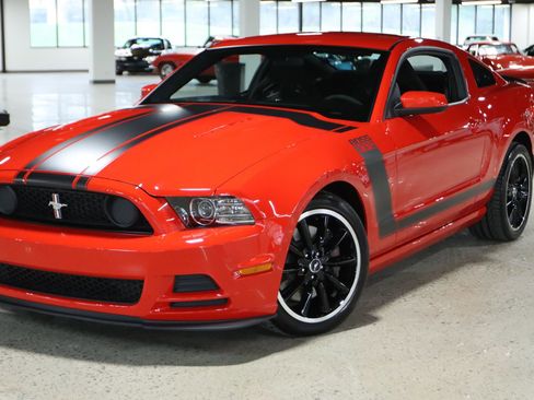 Used 2013 Ford Mustang Boss 302 w/ Boss 302 Accessory Pkg image 4