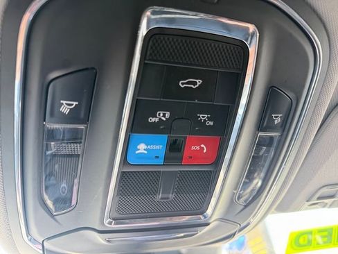 Certified 2023 Jeep Grand Cherokee Limited w/ Luxury Tech Group II AWD/4WD image 28