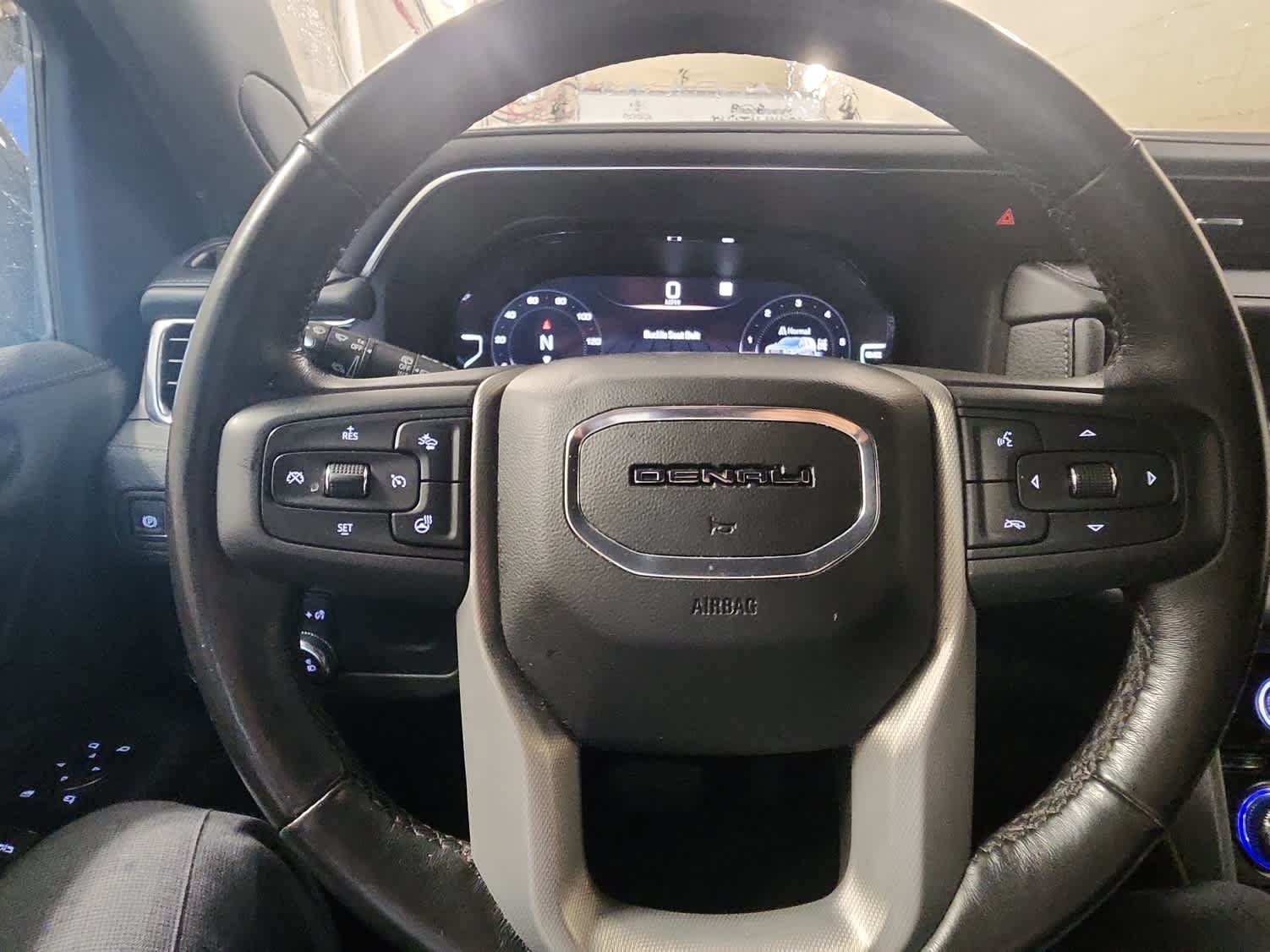Used 2022 GMC Yukon Denali AWD/4WD image 9