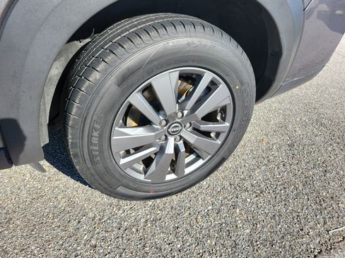 Used 2023 Nissan Pathfinder SV image 8