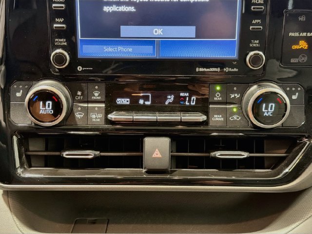 Used 2022 Toyota Highlander XLE AWD/4WD image 13
