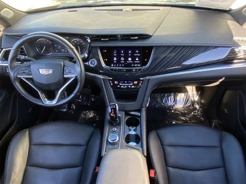 Certified 2025 Cadillac XT6 Premium Luxury image 16