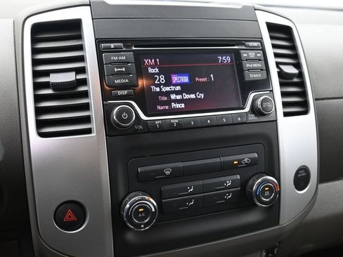 Used 2018 Nissan Frontier SV AWD/4WD image 15