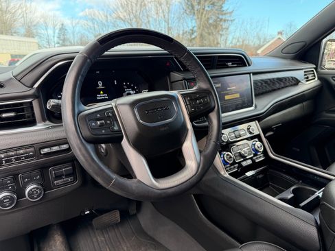 Used 2024 GMC Yukon Denali w/ Advanced Technology Package image 15