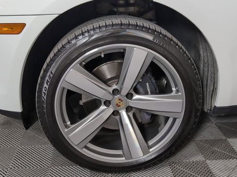 Used 2025 Porsche Macan image 14