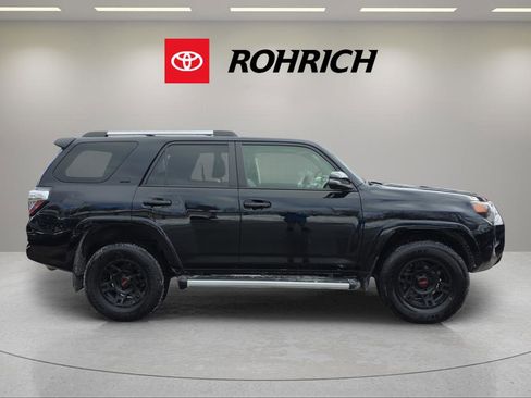 Used 2022 Toyota 4Runner SR5 Premium image 5