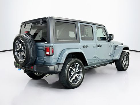 Used 2024 Jeep Wrangler Unlimited w/ Convenience Group AWD/4WD image 9