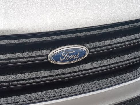 Used 2017 Ford Escape SE w/ Equipment Group 201A image 16