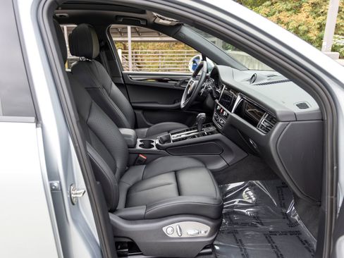 Certified 2026 Porsche Macan AWD/4WD image 65